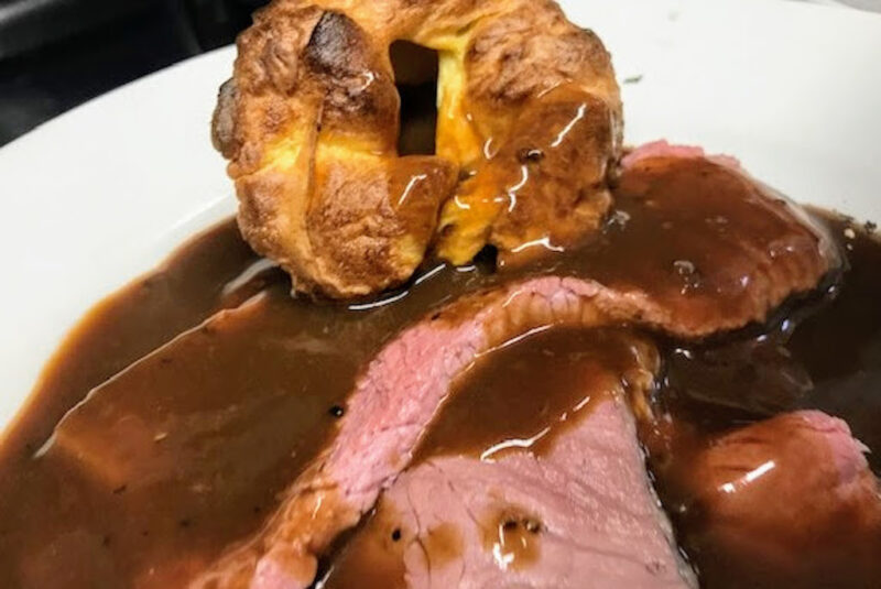 roast beef with yorkshire pudding and gravy